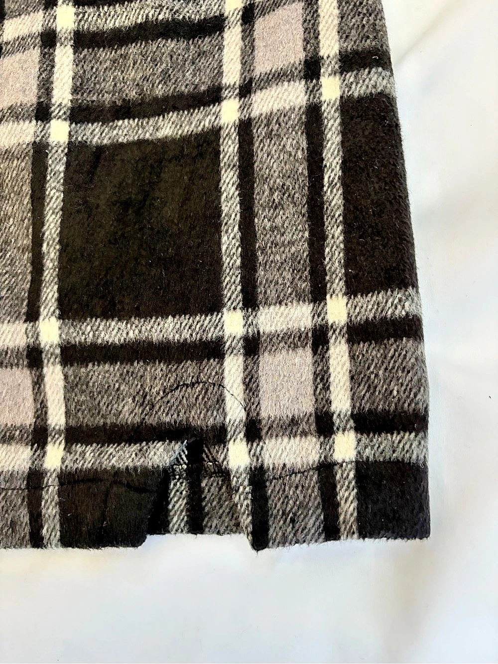 Women’s M Lulus Plaid Mini Skirt in Black & White Size Medium Like New